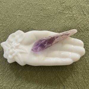 Vtg AVON White Milk Glass Hand w Amethyst Point  Crystal